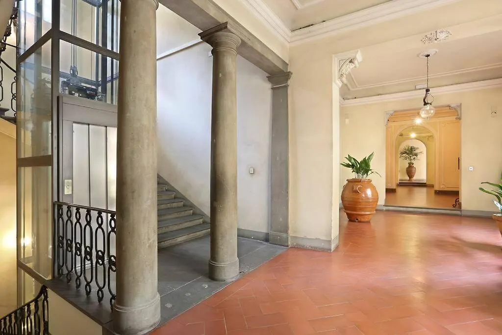 Palazzo Borghese 2 Bedroom Florence 0*,  Italy
